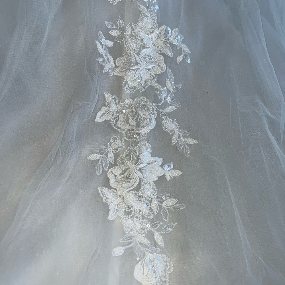 DEMETRIOS WEDDING DRESS - Picture 13 of 16